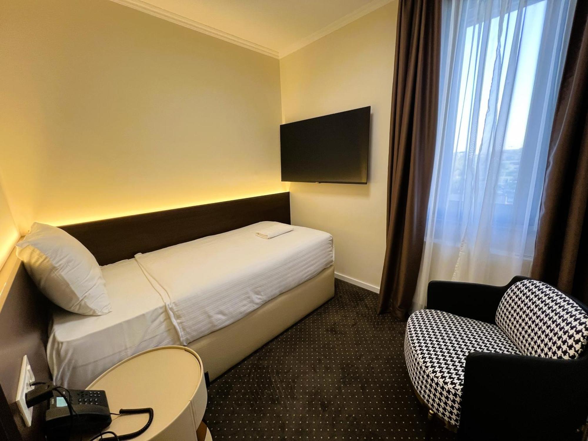 Nobel West Hotel Belgrade Extérieur photo