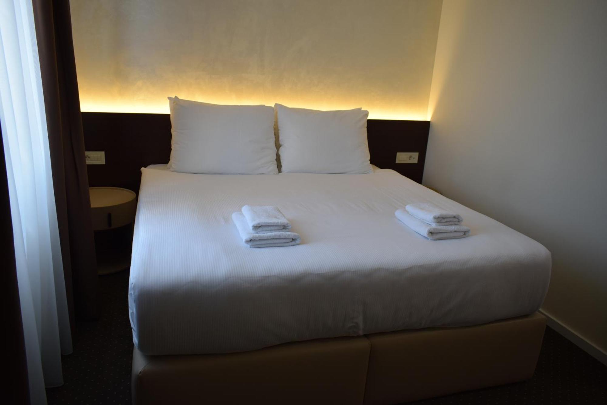 Nobel West Hotel Belgrade Extérieur photo