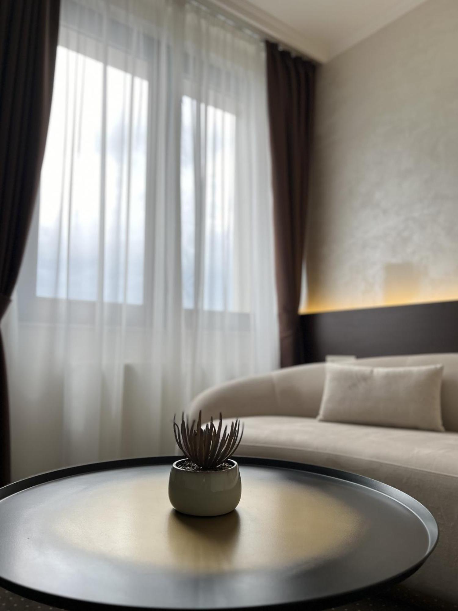 Nobel West Hotel Belgrade Extérieur photo
