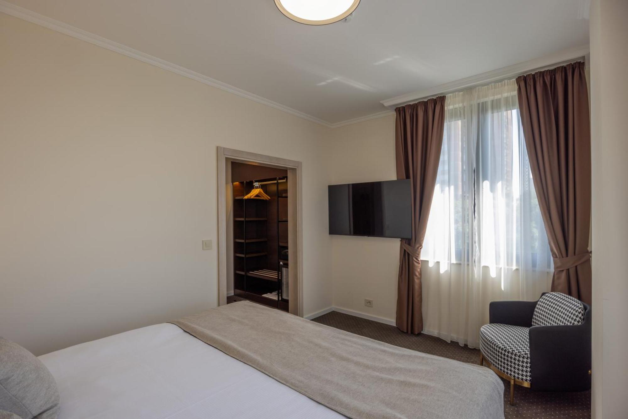 Nobel West Hotel Belgrade Extérieur photo