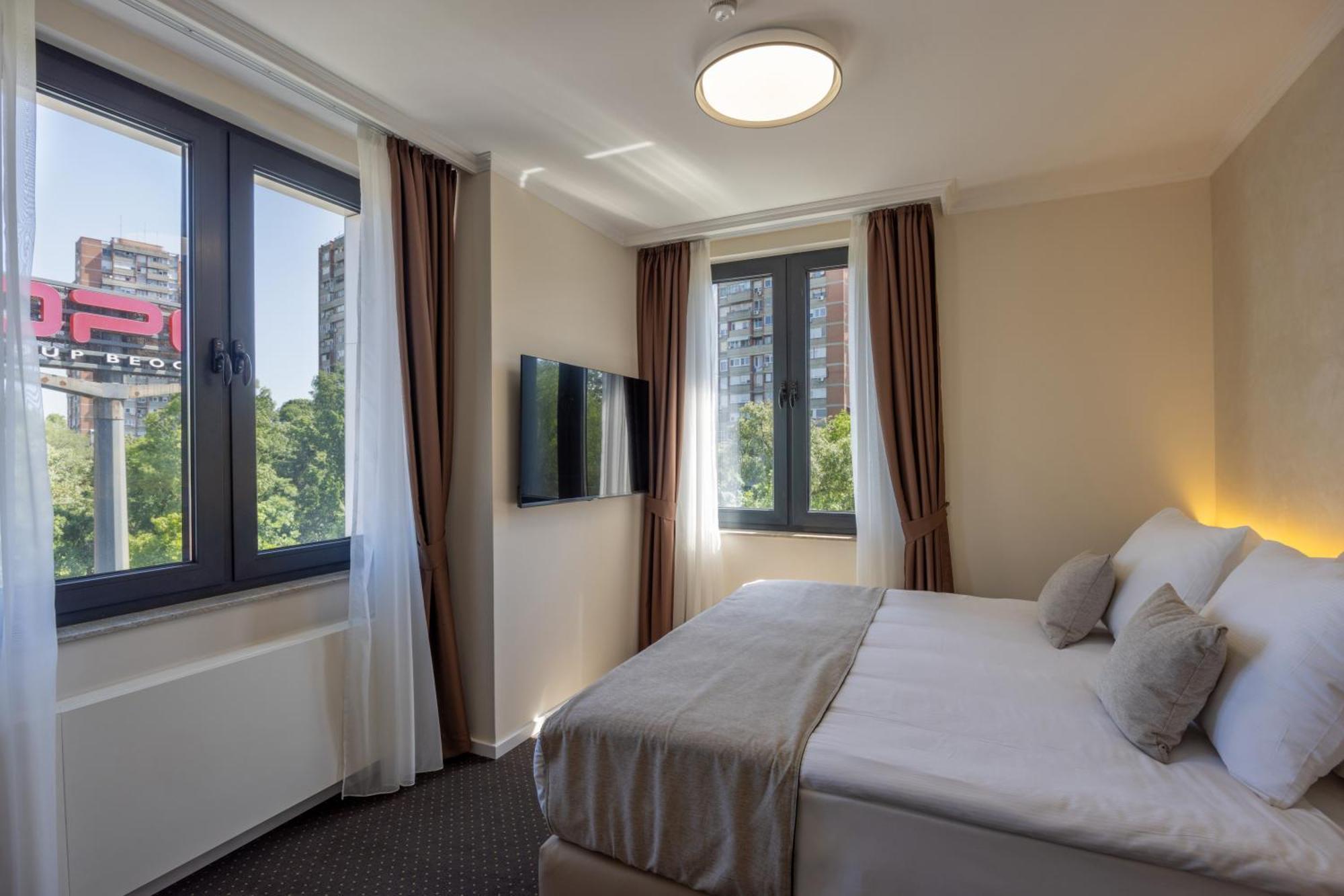 Nobel West Hotel Belgrade Extérieur photo