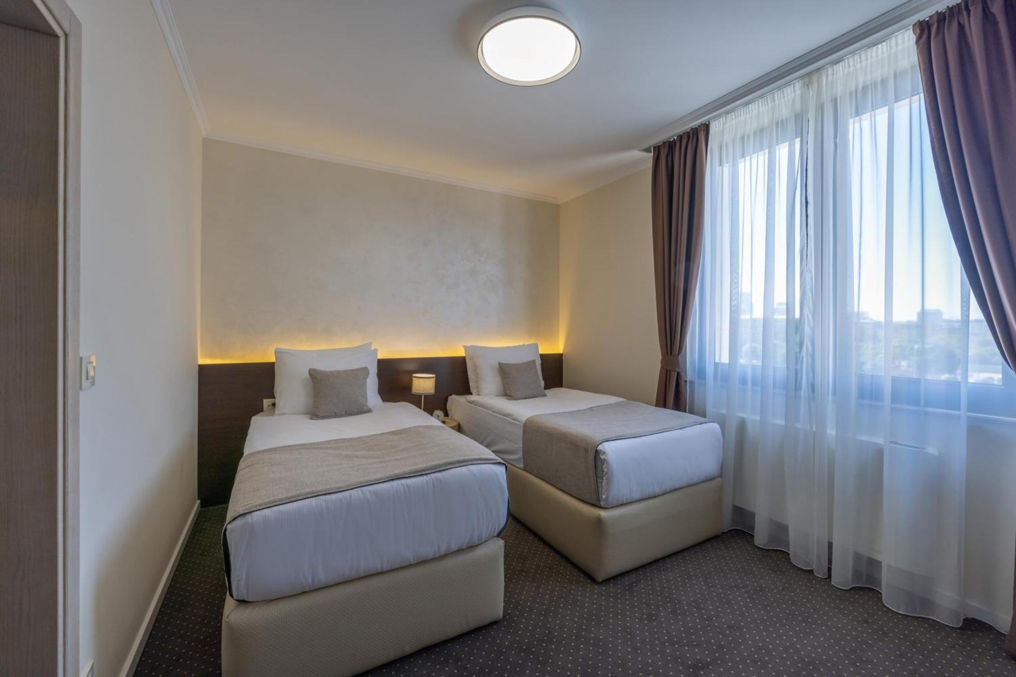 Nobel West Hotel Belgrade Extérieur photo