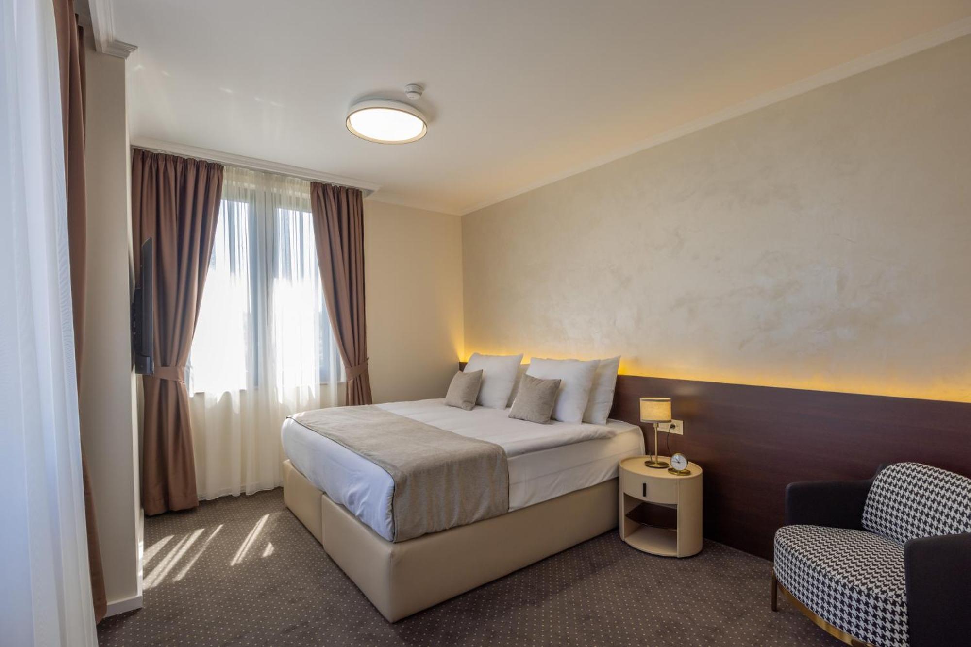 Nobel West Hotel Belgrade Extérieur photo