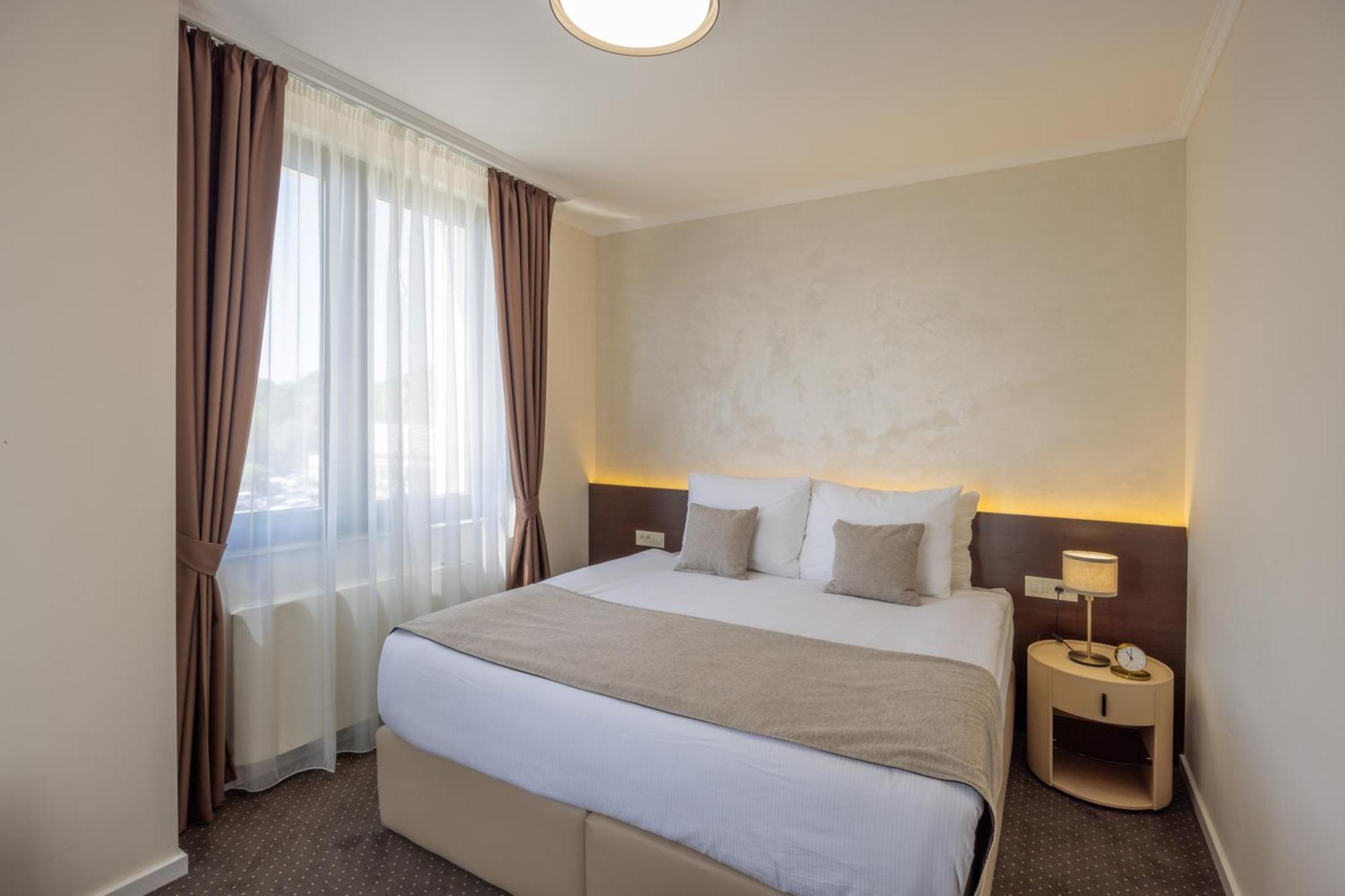 Nobel West Hotel Belgrade Extérieur photo