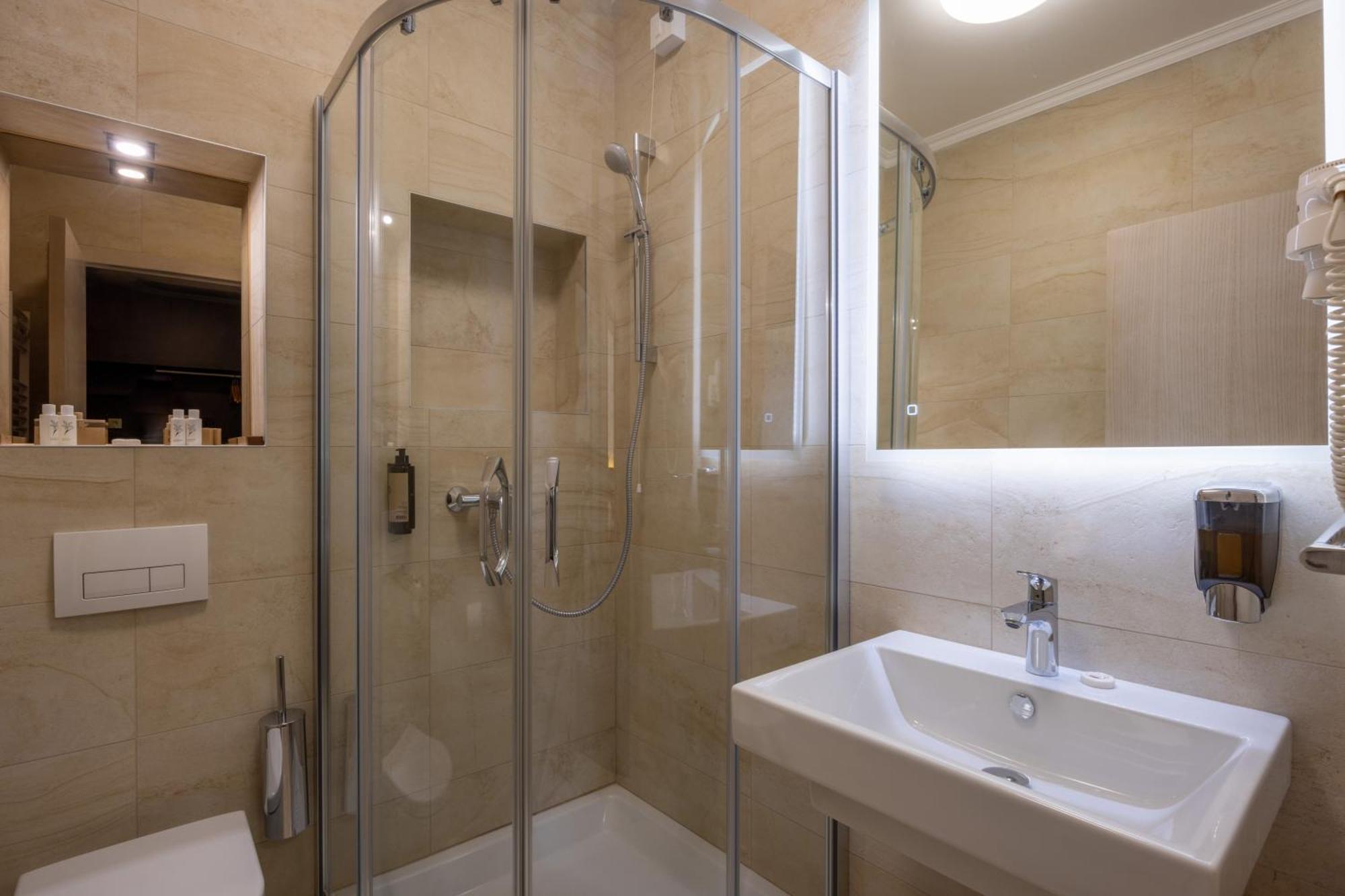 Nobel West Hotel Belgrade Extérieur photo