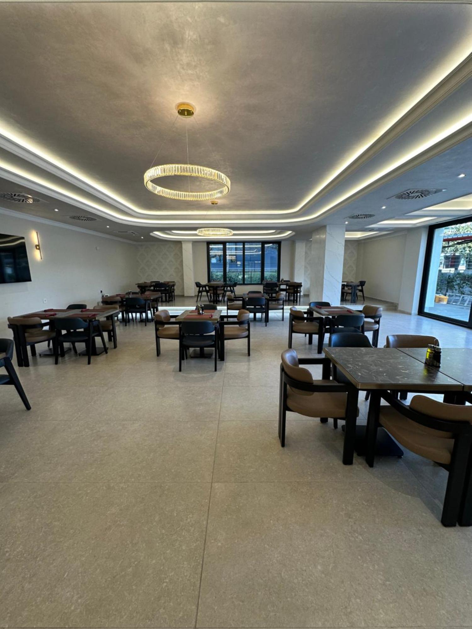 Nobel West Hotel Belgrade Extérieur photo